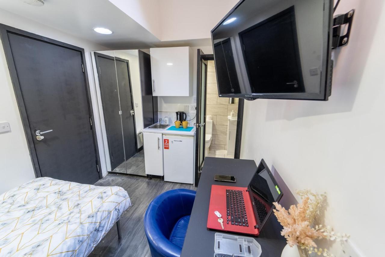 Stay Sa Equipped Studios Next To Uob And Qe! Бирмингам Екстериор снимка